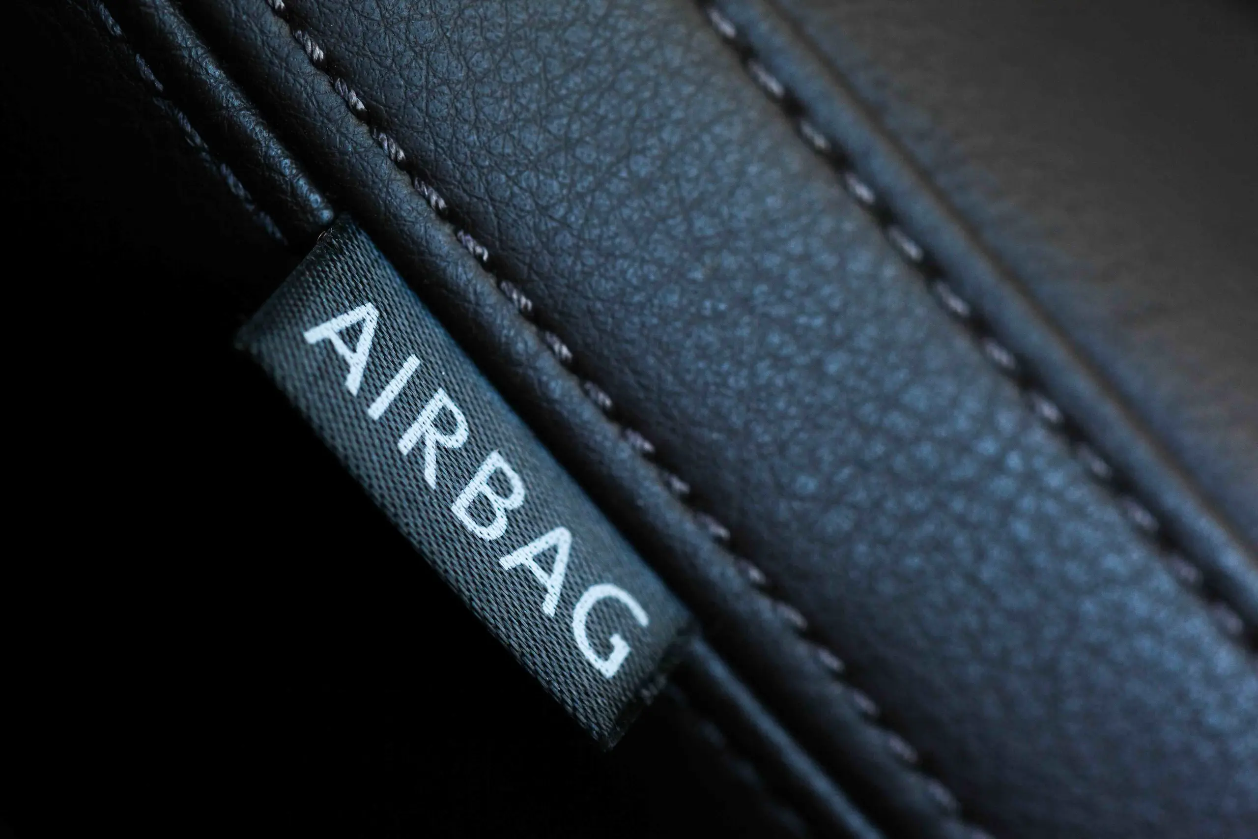Sistema de airbag y salpicadero de vehículo